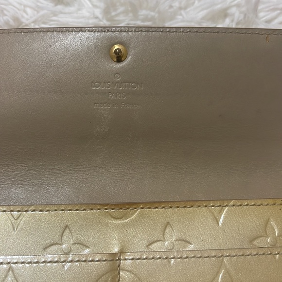 Authentic Louis Vuitton Vernis Sarah Wallet - Picture 6 of 16